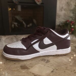 Nike Kids Dunks low top basketball sneakers Burgundy/White/Brown